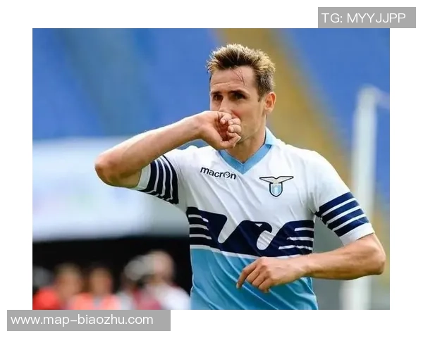 世界足球巨星齐聚一堂尽展风采荣耀时刻定格球场传奇